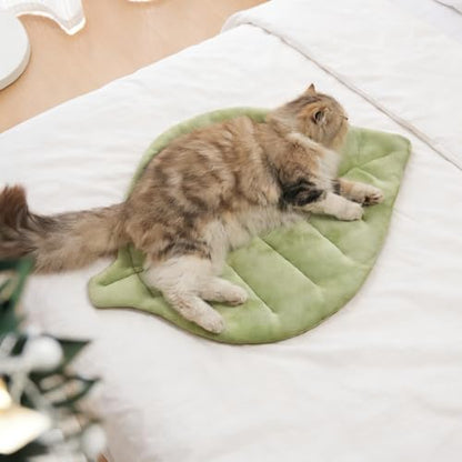 Self Warming Cat Leaf Mat,Comfortable Soft Fabric Breathable Cozy Cat Warm Bed Mat with Foil Insulation,Cat Bed Mat for All Seasons, 26.5"x20.5" Ideal for Cats Small Pets